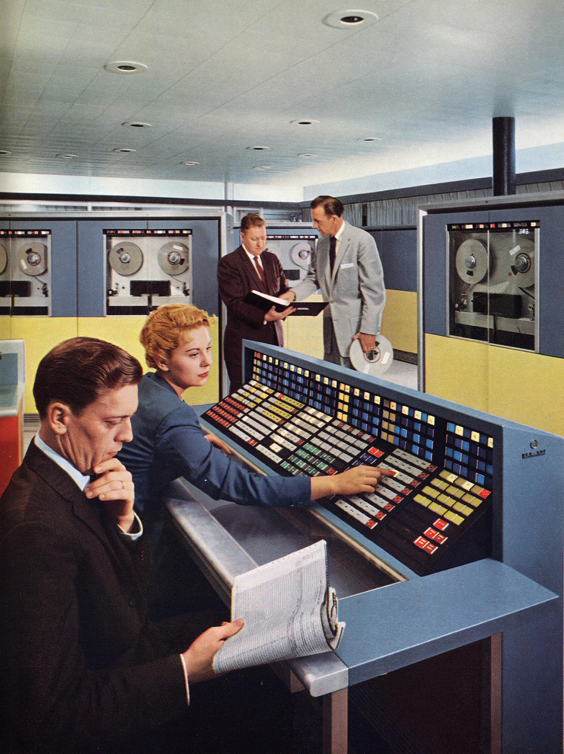 Računalniki so bili sprva za RCA (res) velik posel, pozneje so njihov razvoj povsem opustili.